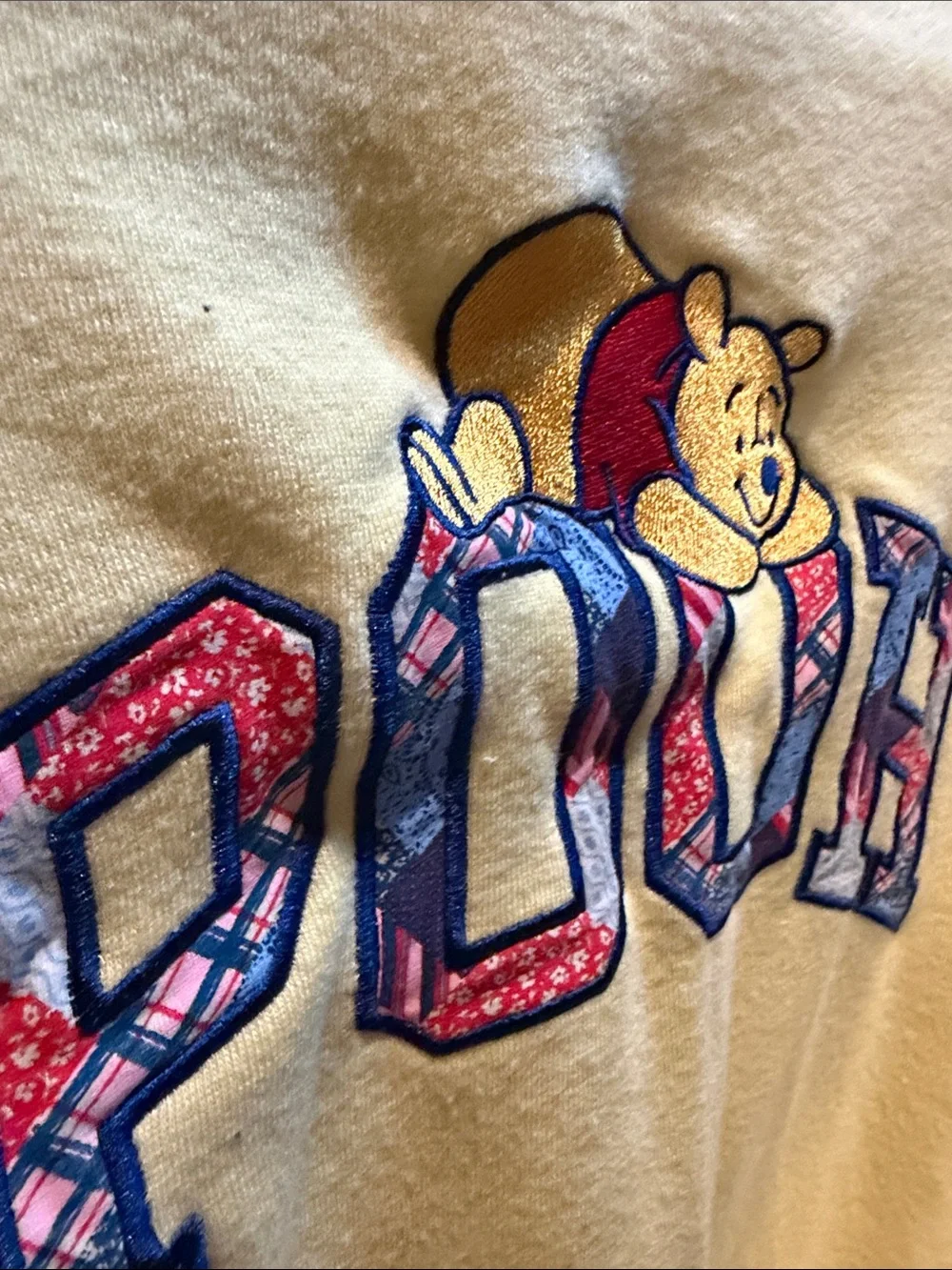 🍯 Winnie the Pooh Yellow Graphic Sweatshirt - Classic Crewneck 🐻